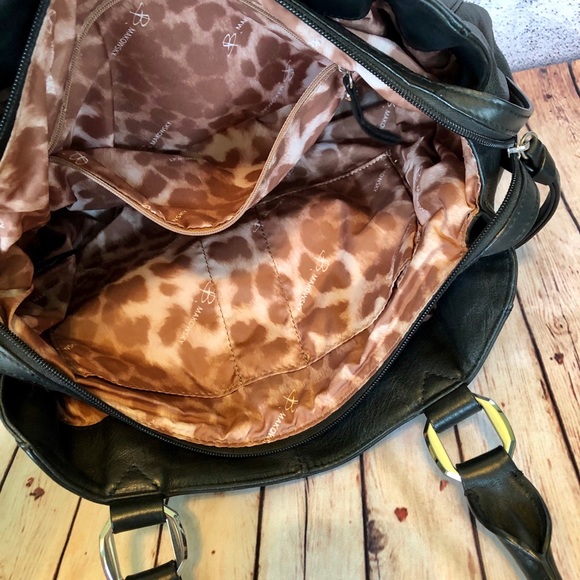 EUC. B. Makowsky. Leather handbag. - Picture 5 of 15